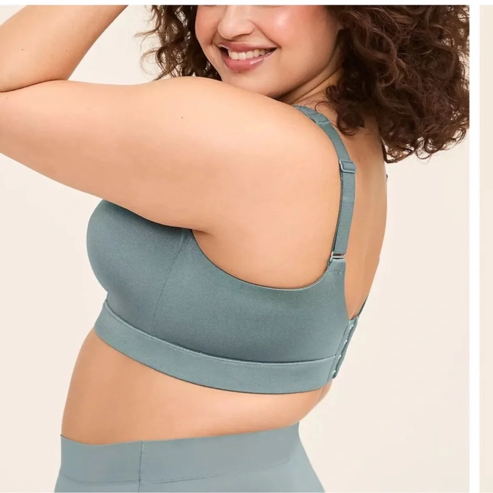 Lane Bryant- Cacique Women's Gray Satin Bra. Lightly Lined, No wire. Size 46C - Picture 6 of 7